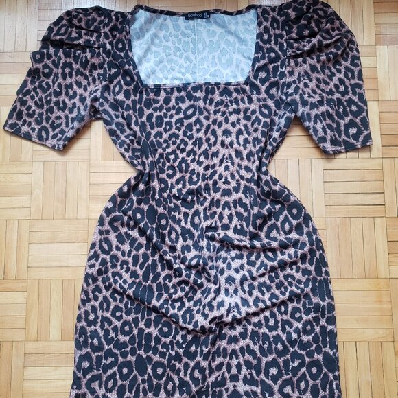 Boohoo Dresses & Skirts - Boohoo Leopard Print Bodycon Mini dress with Puff Sleeve size 12